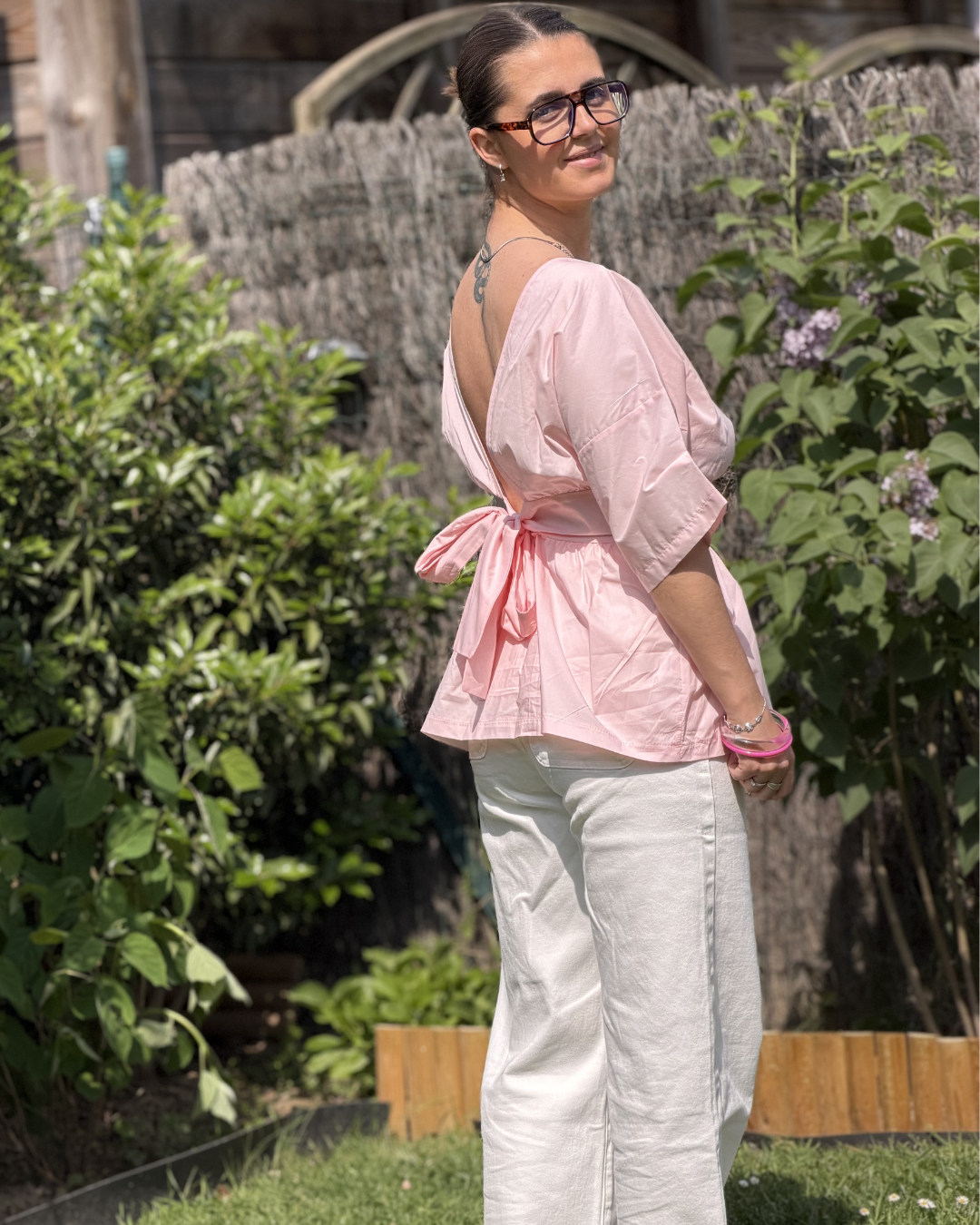 Delphine - Blouse dos nu avec noeud à l'arrière