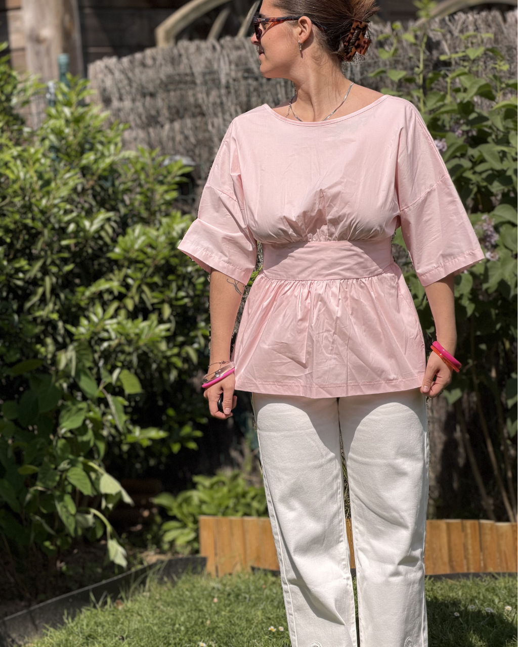Delphine - Blouse dos nu avec noeud à l'arrière