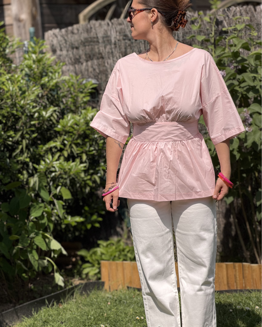 Delphine - Blouse dos nu avec noeud à l'arrière